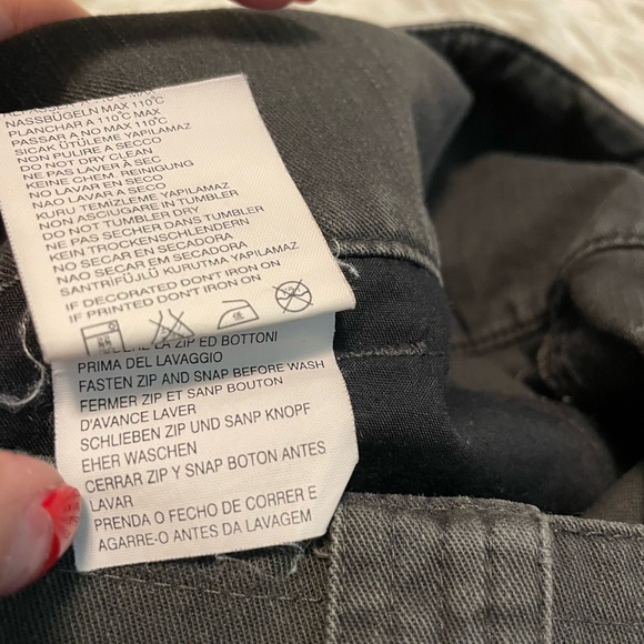 Gorgeous Diesel streetwear style skirt with side slits - Picture 7 of 9